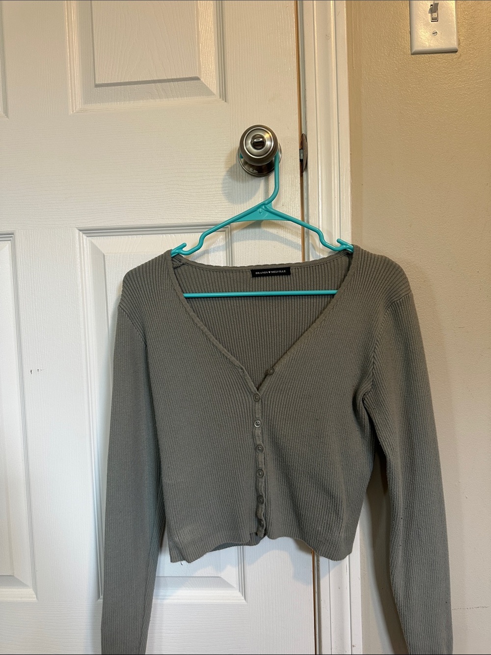 Brandy Melville Cropped Ribbed Button Cardigan in Sage